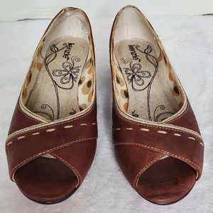 💗 $5 in BUNDLE💗Slip on Brown Leather Wedge  Peep Toe Size 6M
